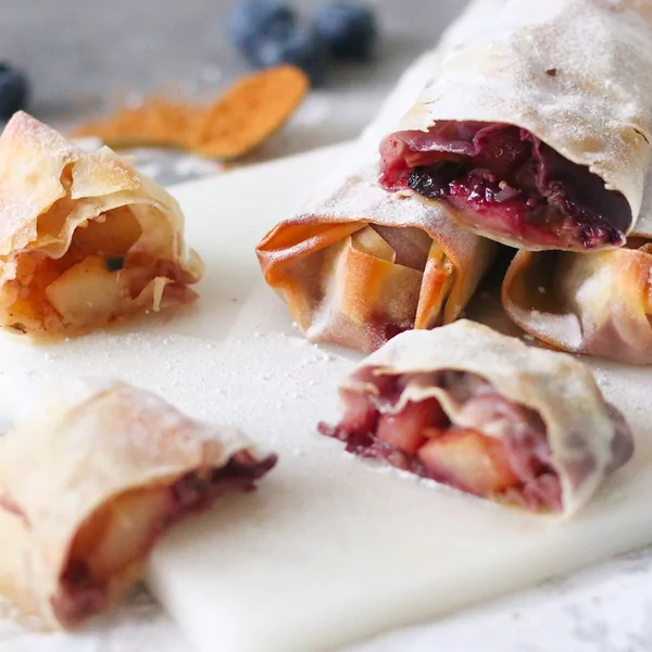 Suikervrije appelstrudel met blauwe bessen