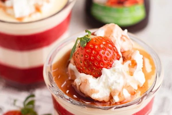 Koolhydraatarme aardbeien panna cotta