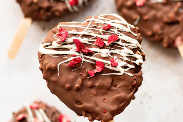 Suikervrije chocolade aardbei ijsjes
