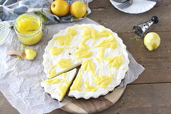 Low carb lemon monchou pie
