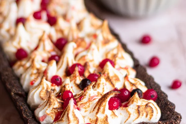 Koolhydraatarme bosvruchten meringue taart
