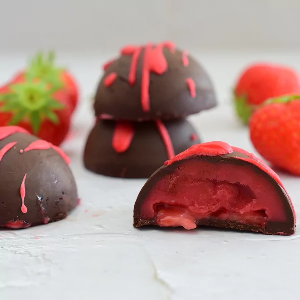 Suikervrije chocolade bonbons met aardbei