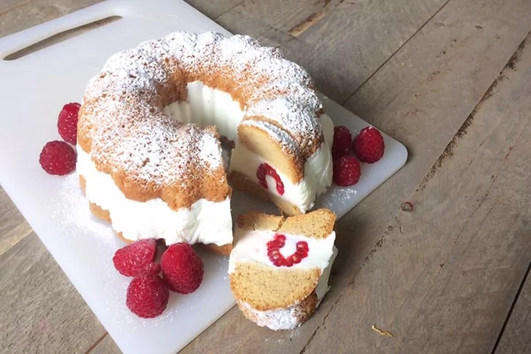 Koolhydraatarme tulband cake met framboos