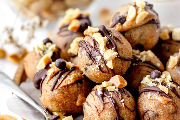 Lowcarb peanut butter bliss balls